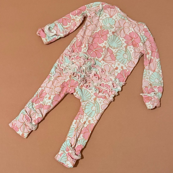 Gigi & Max Arielle Shells Ruffle Zip - Picture 2 of 5